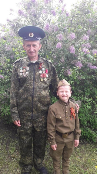 Живут герои в памяти народной.